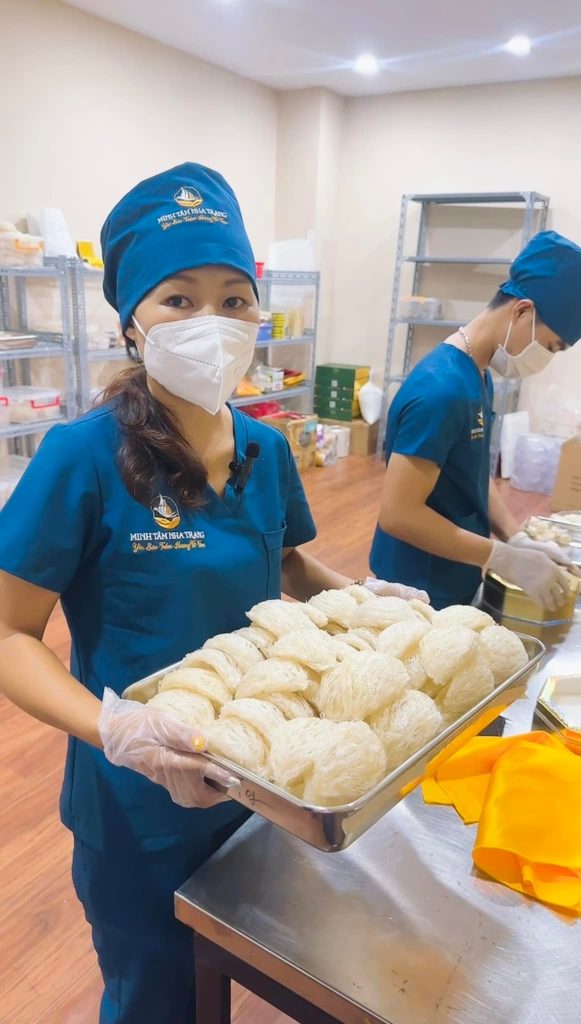 Xưởng sơ chế tổ yến thủ công tại Khánh Hòa