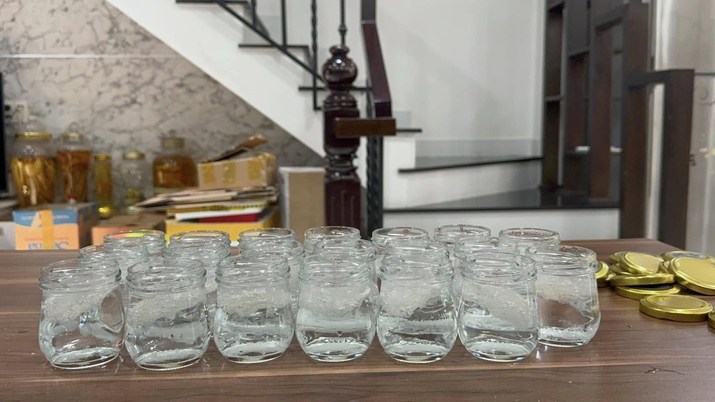 Yến chưng nhẹ ít đường cho người lớn tuổi phục hồi sau ốm