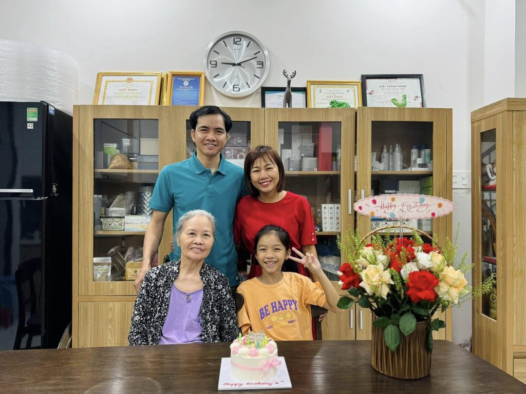 Người cao tuổi cải thiện thể trạng sau khi dùng yến sào đúng cách