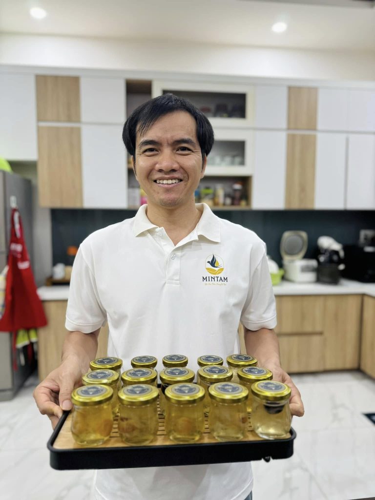 Ăn yến sào có gây nóng và nổi mụn không