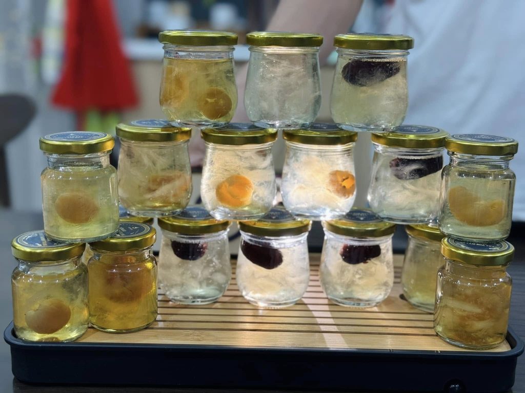 Yến chưng cho trẻ em mềm dễ ăn