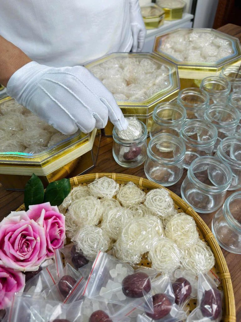 Protein và collagen tự nhiên trong yến dưới kính hiển vi