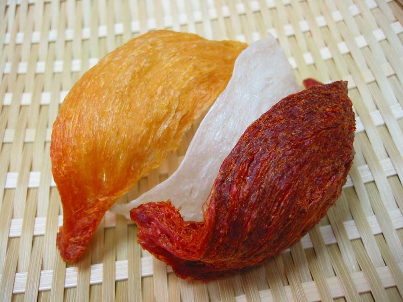 So sánh màu sắc yến trắng và yến hồng tự nhiên