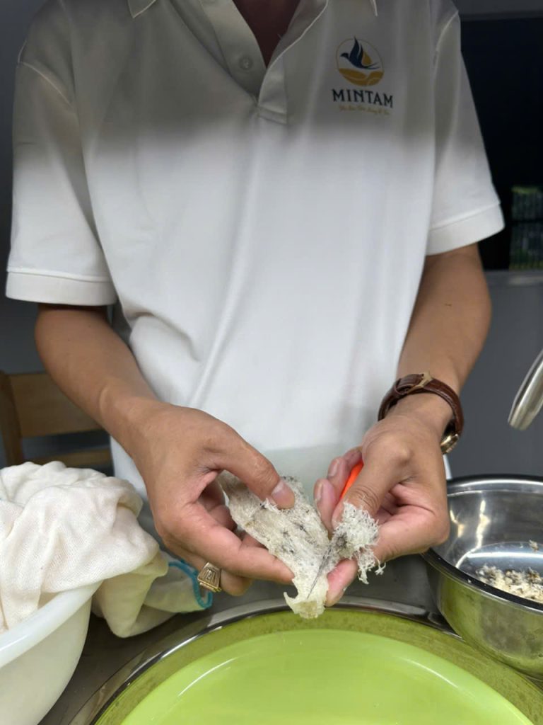 Quy trình làm sạch yến cho trẻ em an toàn