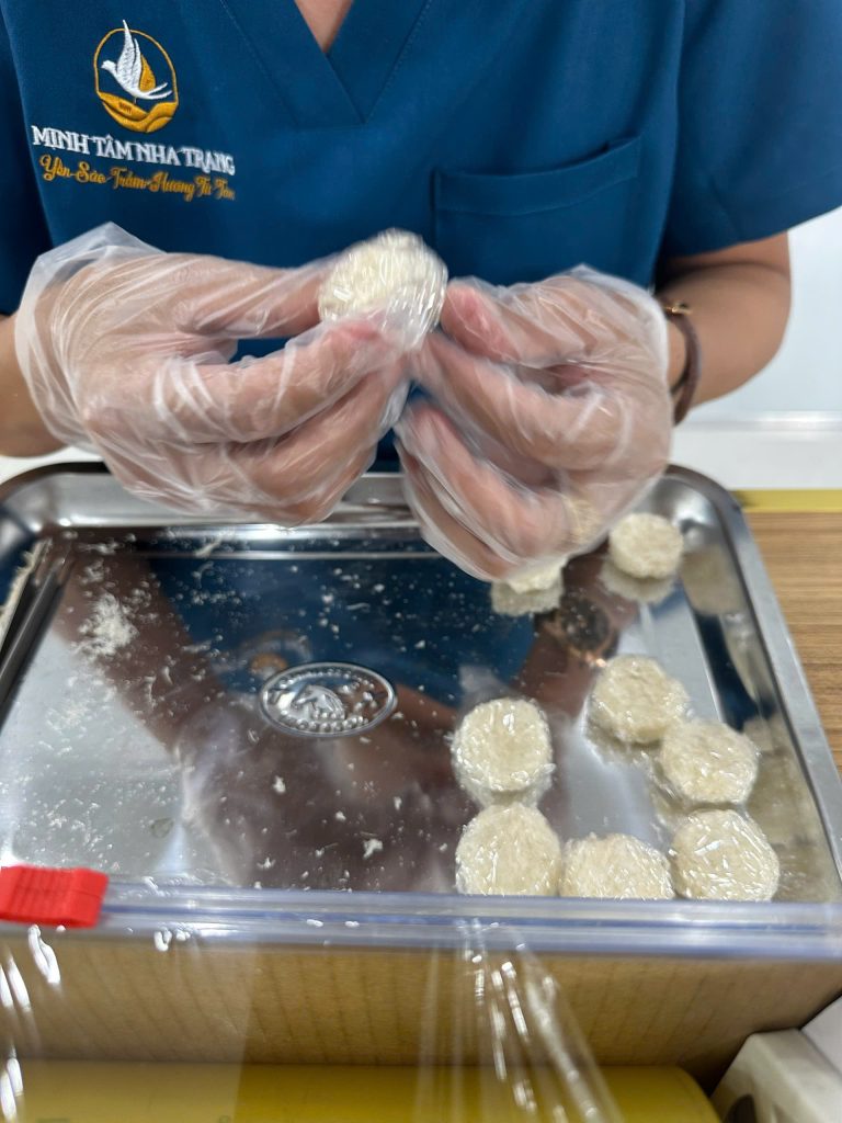 Yến baby khô tách từ tổ yến nguyên chất