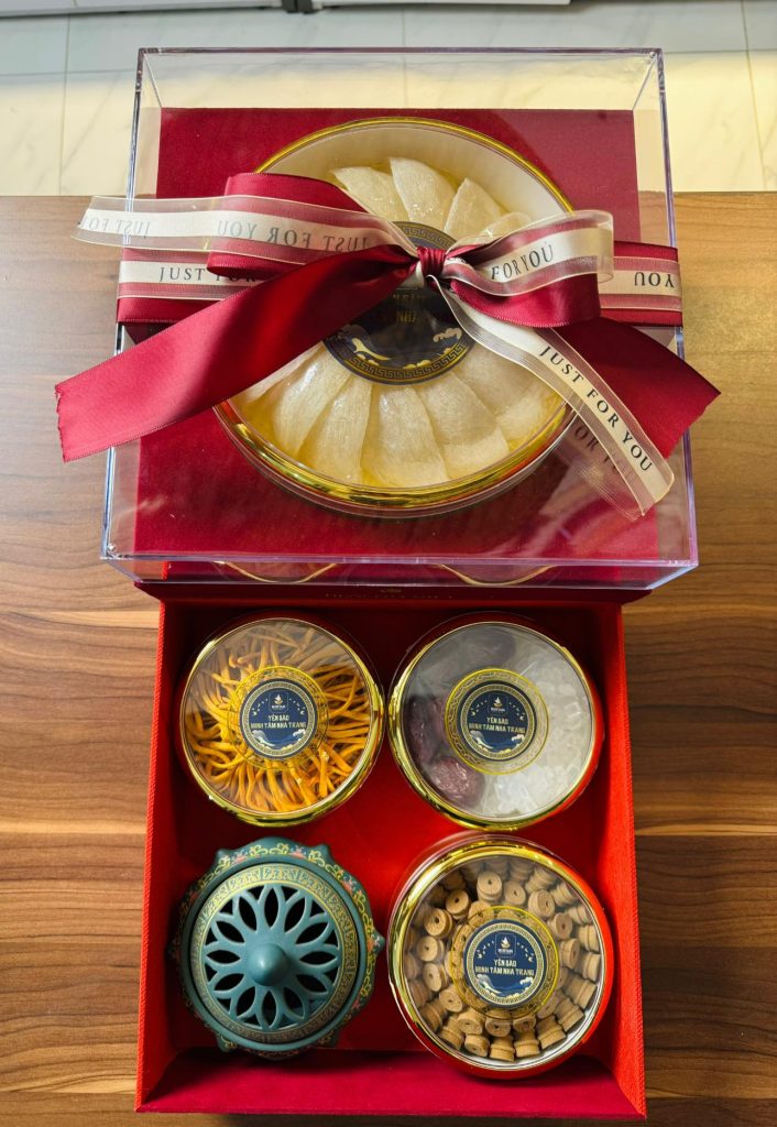 hộp quà yến sào tặng Tết